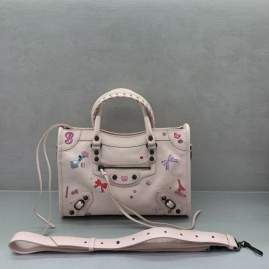 Picture of Balenciaga Handbags _SKUfw239245126fw